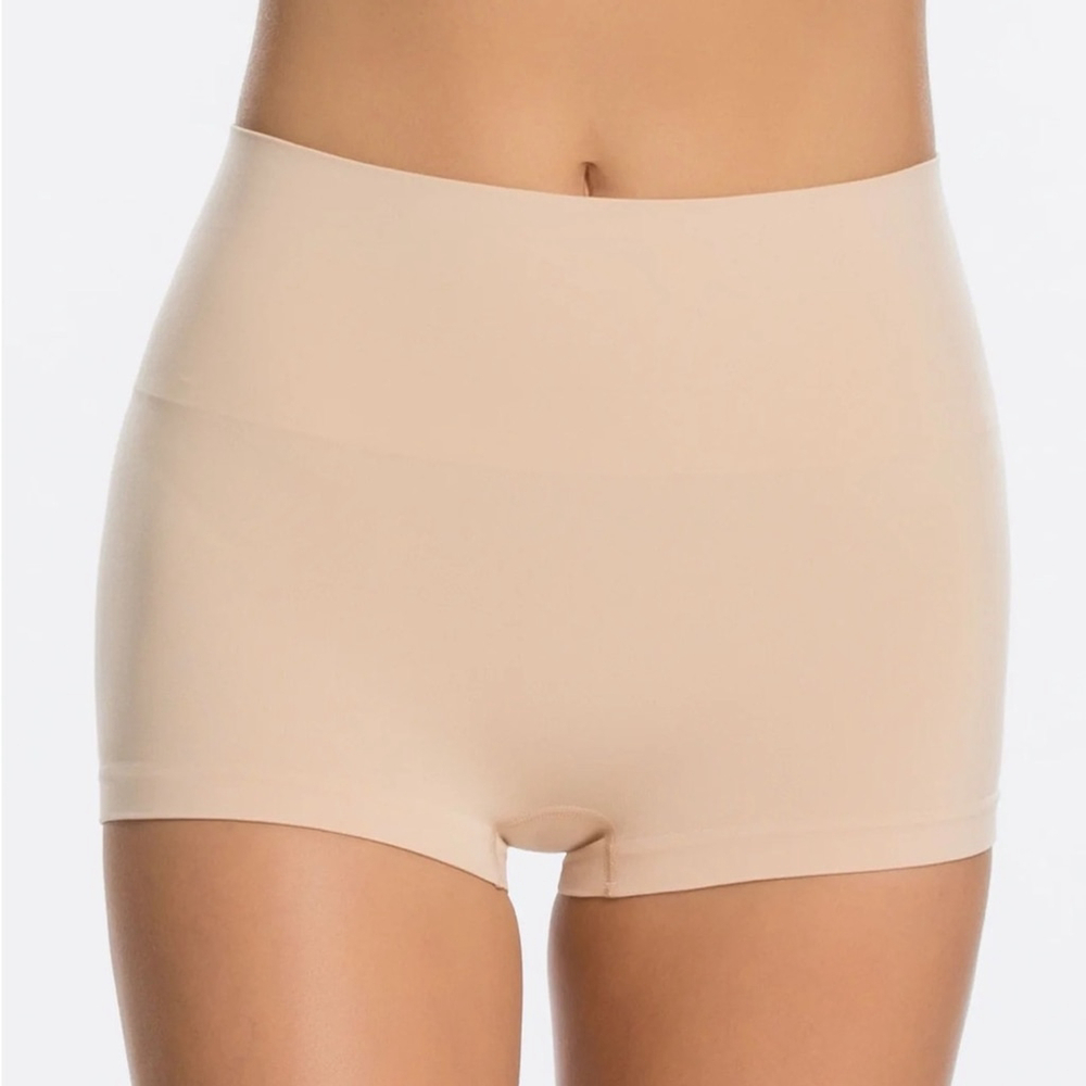 NWT SPANX Everyday Shaping Panties Boyshort SS0915